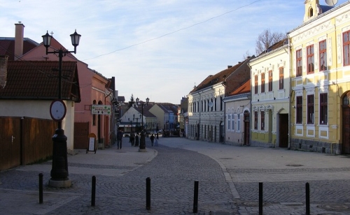 Strada Petőfi Sándor și clădirea Vigadó
