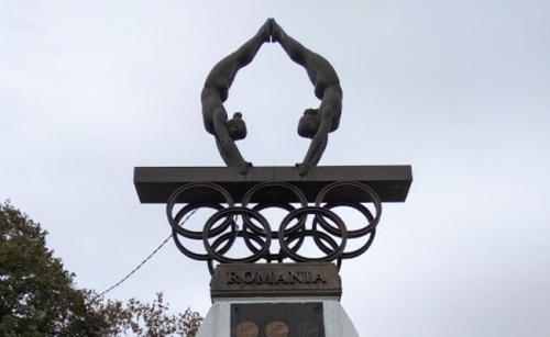 Monumentul Nadia Comăneci din Onești