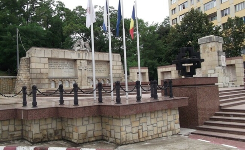 Monumentul Eroilor Regina Maria din Onești
